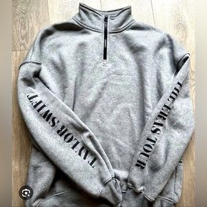 TAYLOR SWIFT SIZE M QUARTERZIP